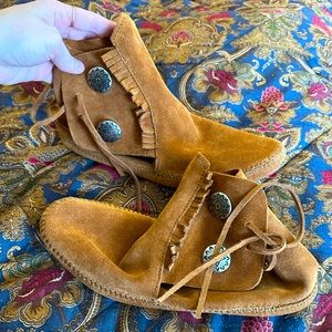 Size 11 Minnetonka leather moccasins with leather sole for festival